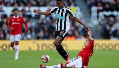  伊萨克梅开二度纽卡客场逆转埃弗顿延续不败金身