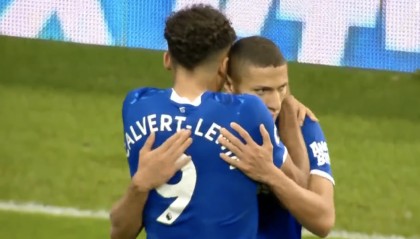  埃弗顿进攻乏力全场仅一脚射正遭对手全面压制