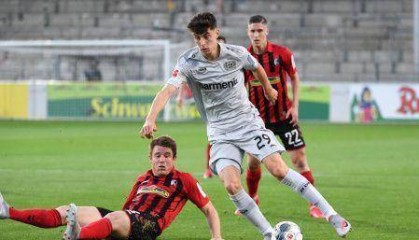  切尔西前锋哈弗茨门前嗅觉敏锐抢点破门得分