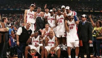  坎宁汉姆全面发挥活塞主场击败魔术