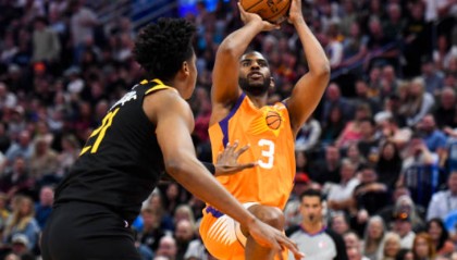  布克末节独揽全队半分太阳逆转爵士重返前四