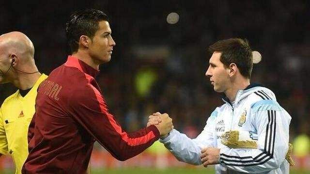  萨拉赫千里走单骑，红军客场险胜狼队保前三